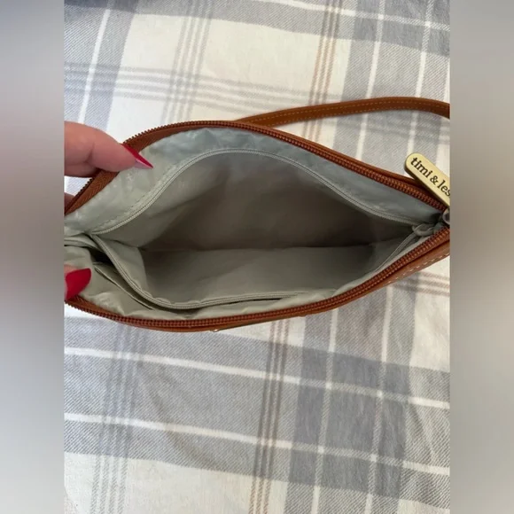 Elegant Tan Leather Shoulder Bag - Picture 4 of 7